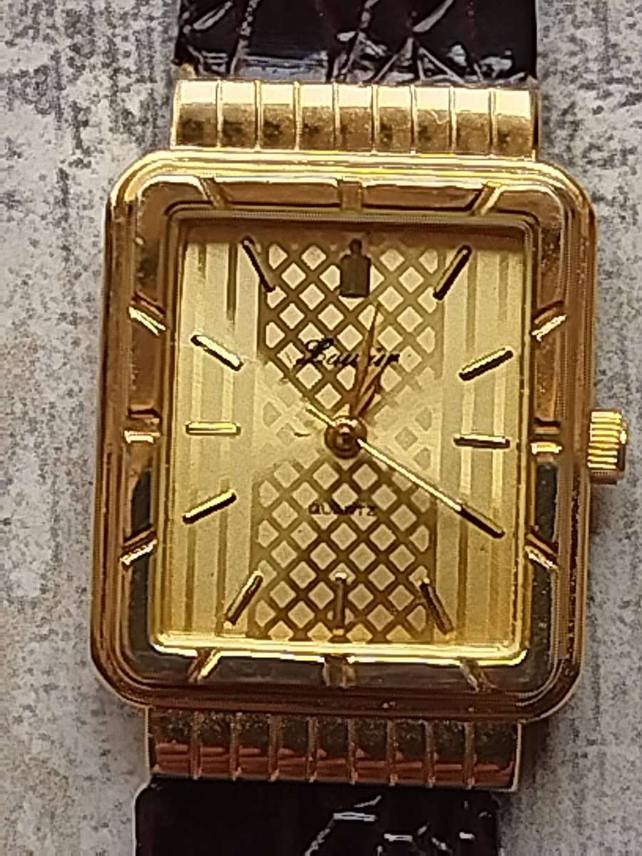 LADIES GOLD LAURIER WATCH IN EXCELLENT WORKING CONDITION