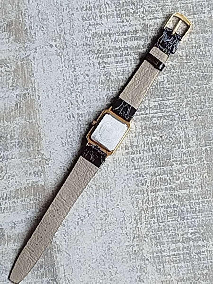 LADIES GOLD LAURIER WATCH IN EXCELLENT WORKING CONDITION