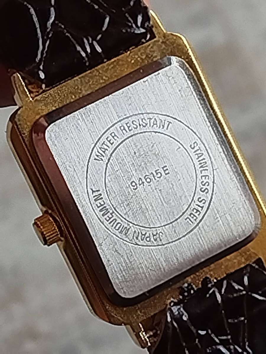 LADIES GOLD LAURIER WATCH IN EXCELLENT WORKING CONDITION