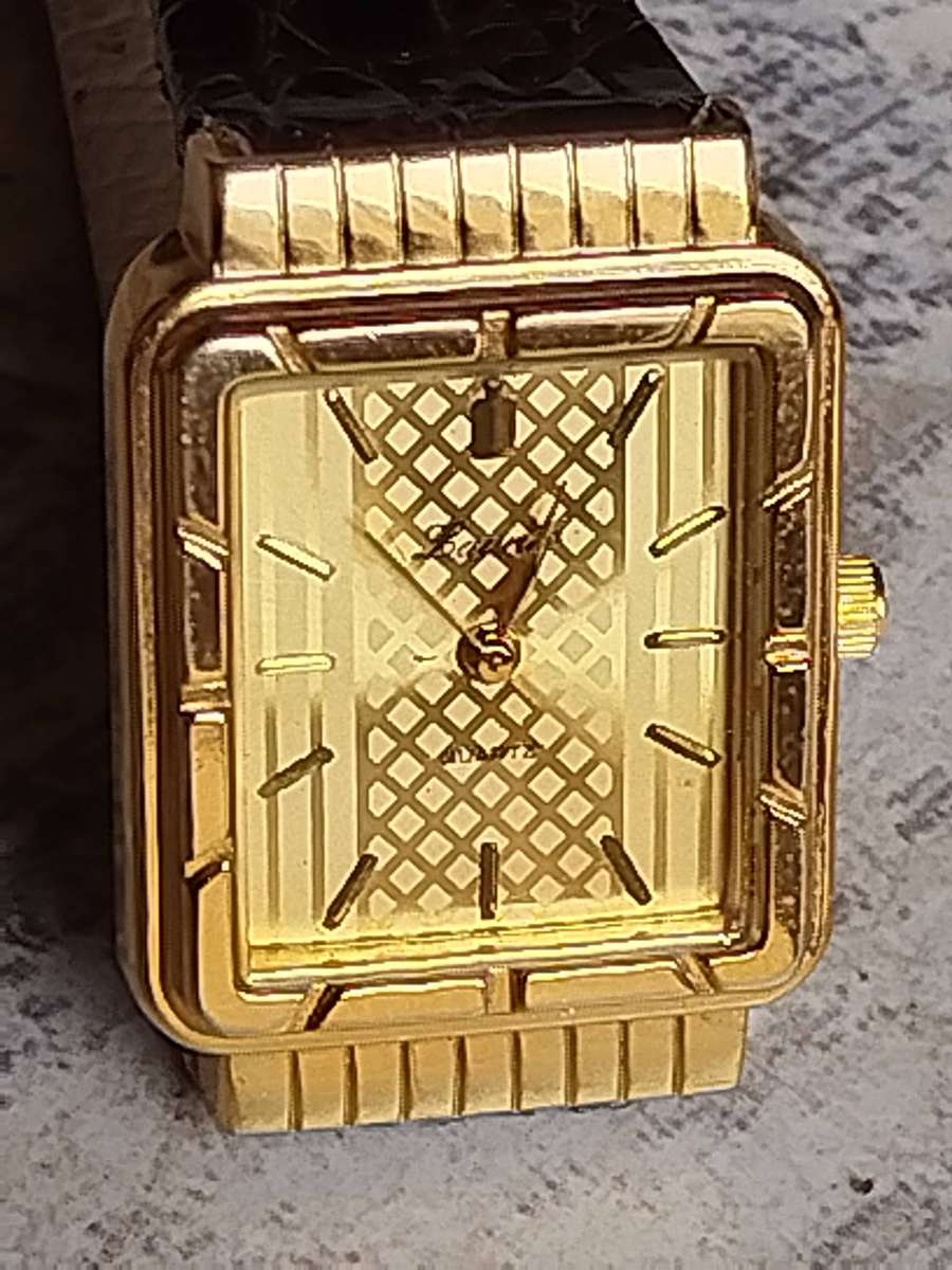 LADIES GOLD LAURIER WATCH IN EXCELLENT WORKING CONDITION