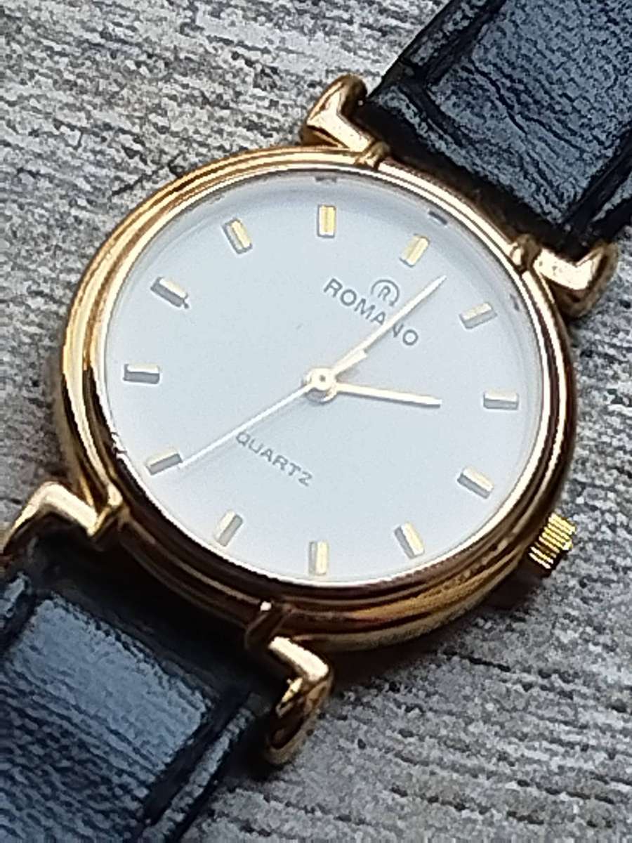 LADIES GOLD ROMANO WATCH IN EXCELLENT WORKING CONDITION