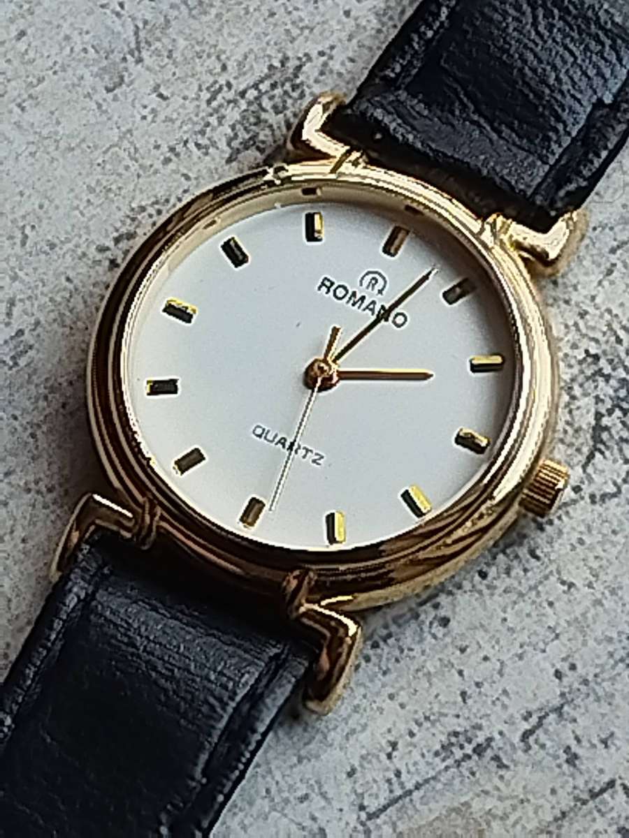 LADIES GOLD ROMANO WATCH IN EXCELLENT WORKING CONDITION