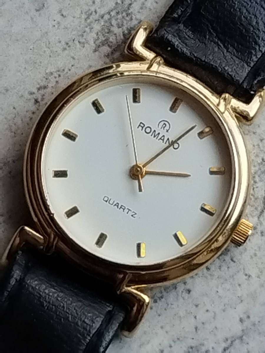 LADIES GOLD ROMANO WATCH IN EXCELLENT WORKING CONDITION