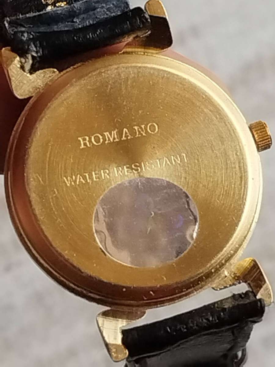 LADIES GOLD ROMANO WATCH IN EXCELLENT WORKING CONDITION