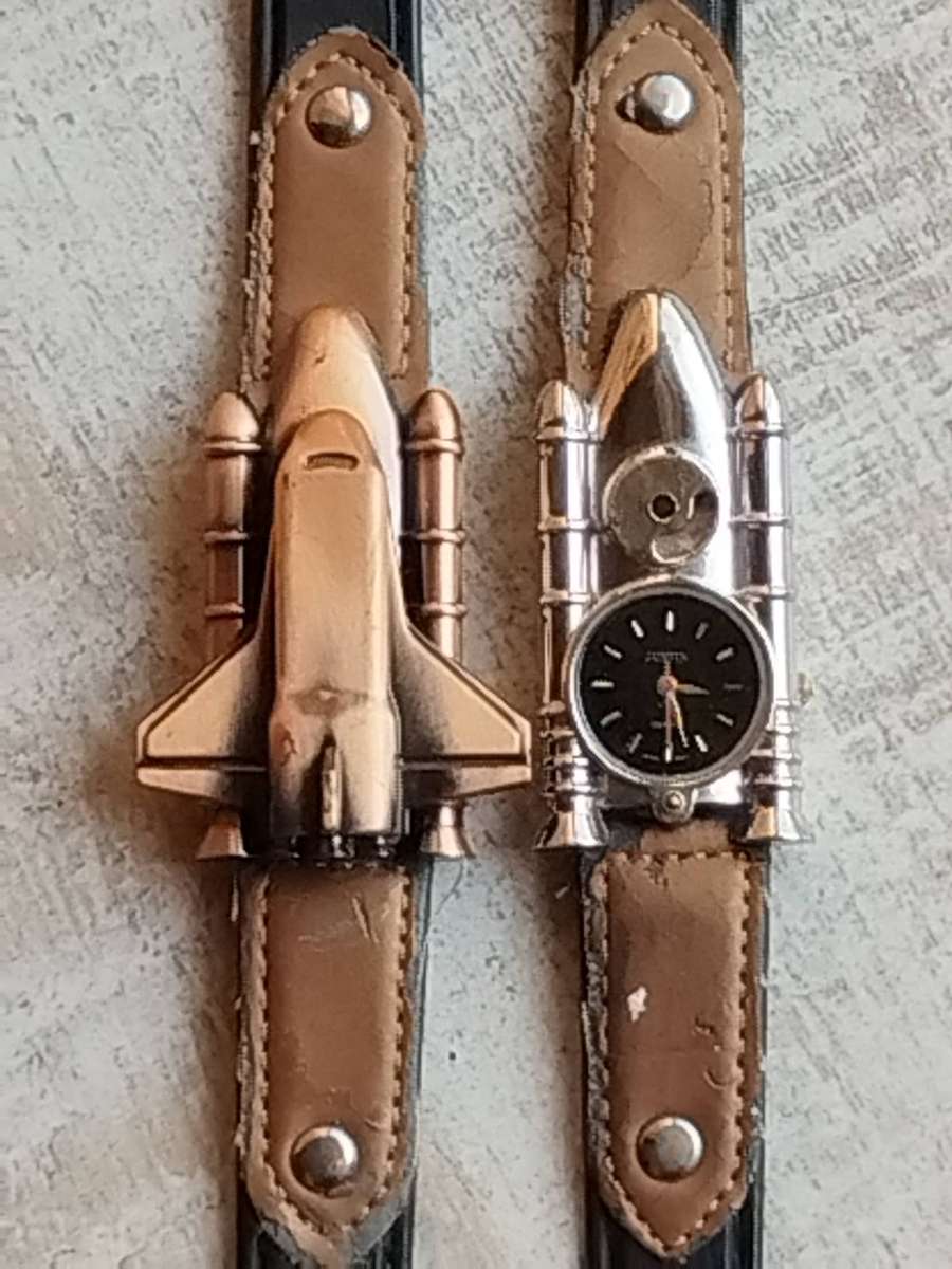 LADIES JUSTIN WATCH SET BOTH IN EXCELLENT WORKING CONDITION - BIDDING FOR BOTH WATCHES
