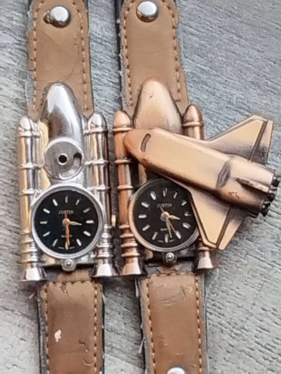 LADIES JUSTIN WATCH SET BOTH IN EXCELLENT WORKING CONDITION - BIDDING FOR BOTH WATCHES