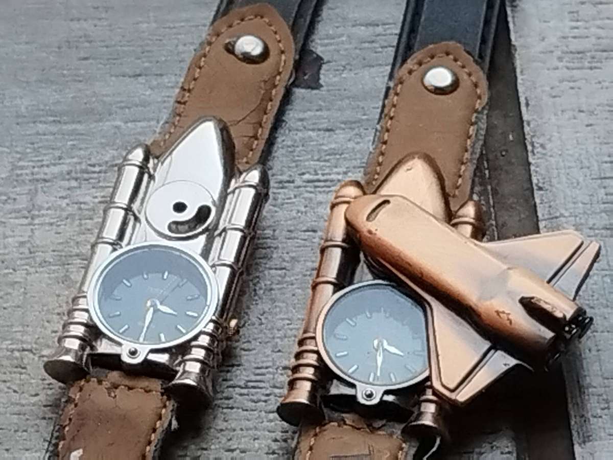 LADIES JUSTIN WATCH SET BOTH IN EXCELLENT WORKING CONDITION - BIDDING FOR BOTH WATCHES