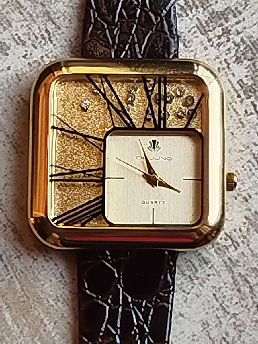 LADIES DEJUNO GOLD 35MM WATCH IN EXCELLENT WORKING CONDITION