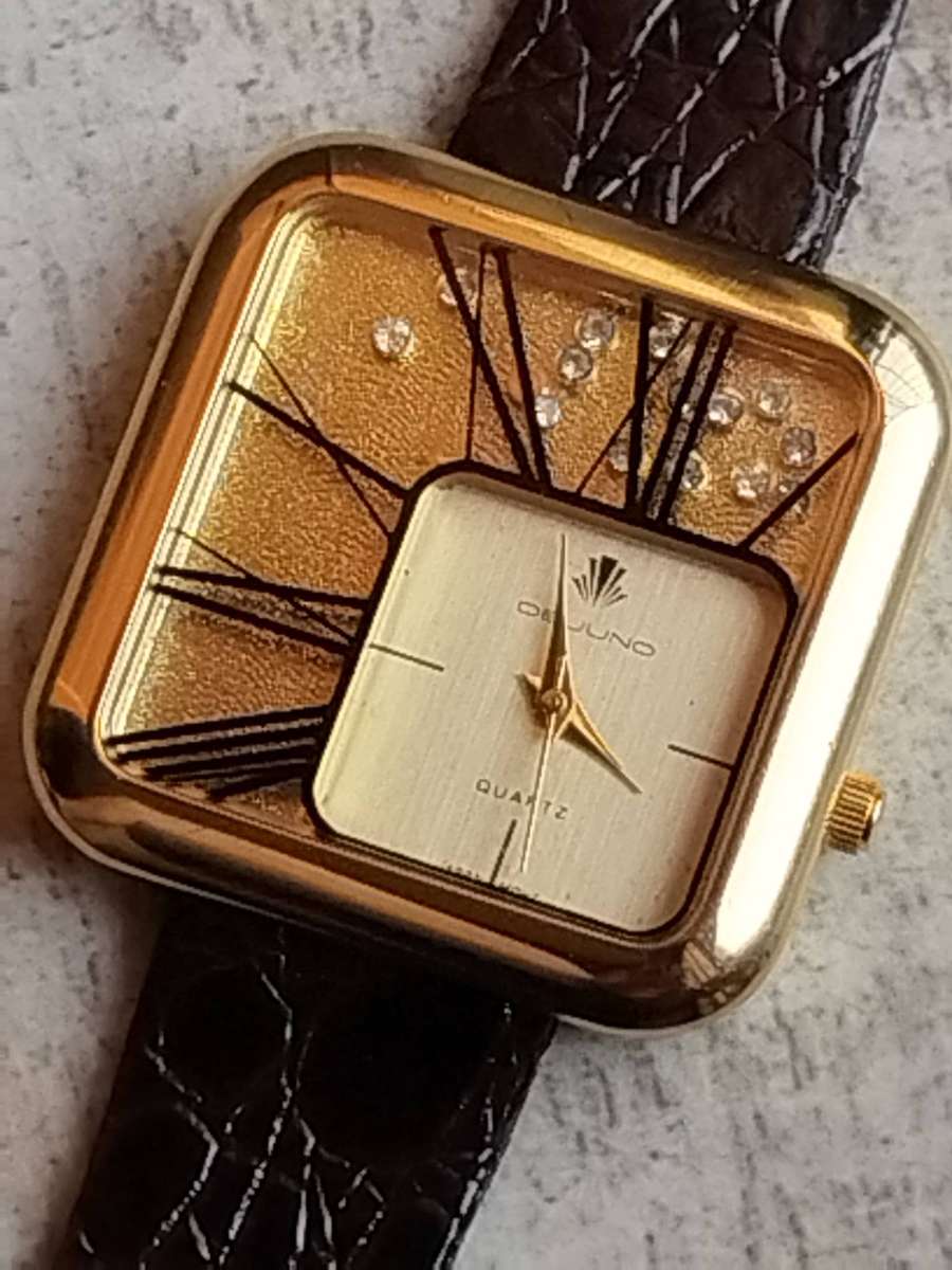 LADIES DEJUNO GOLD 35MM WATCH IN EXCELLENT WORKING CONDITION