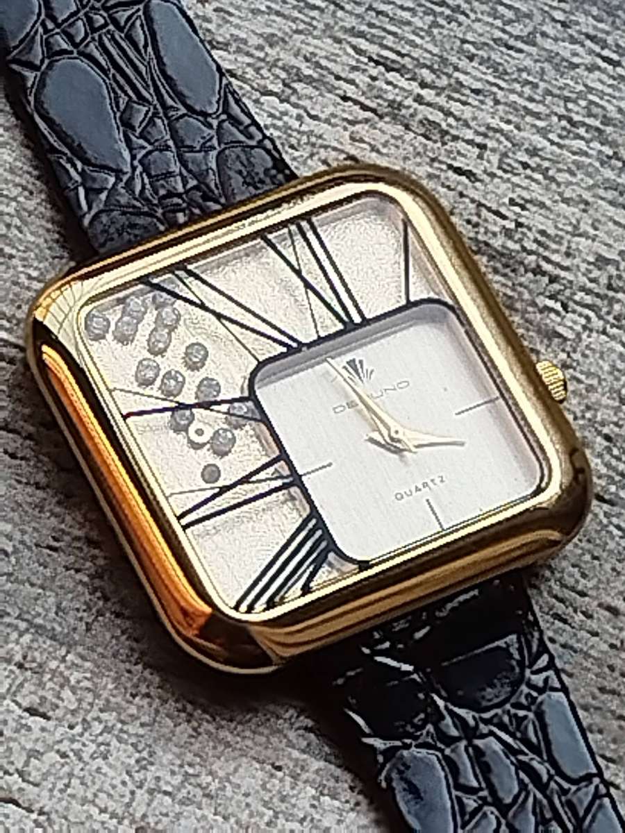 LADIES DEJUNO GOLD 35MM WATCH IN EXCELLENT WORKING CONDITION