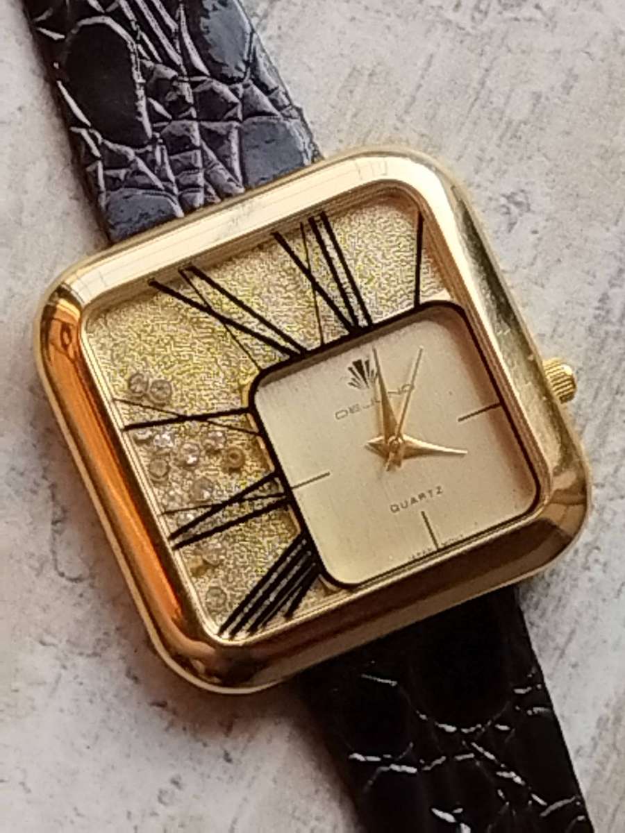 LADIES DEJUNO GOLD 35MM WATCH IN EXCELLENT WORKING CONDITION