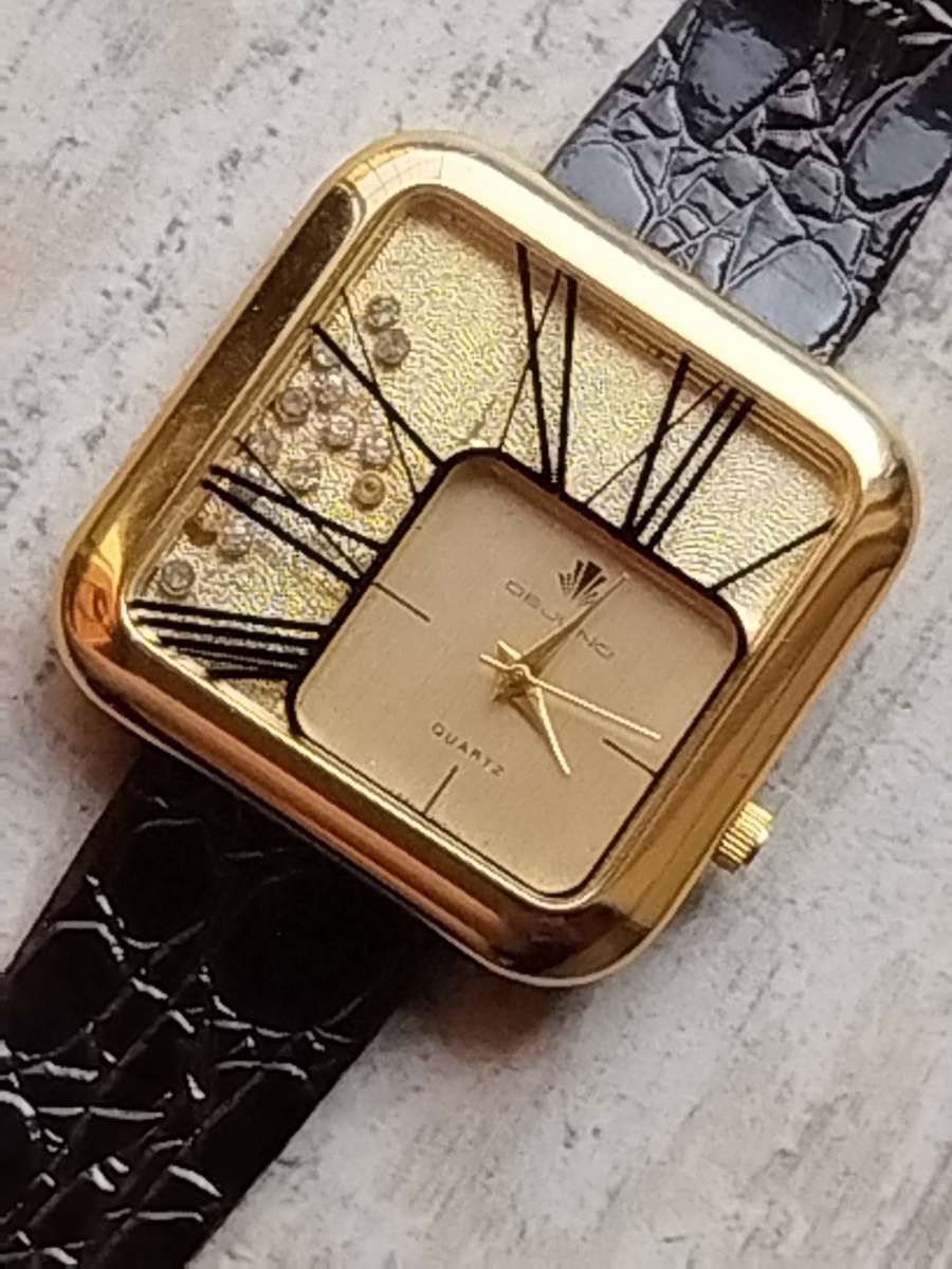 LADIES DEJUNO GOLD 35MM WATCH IN EXCELLENT WORKING CONDITION
