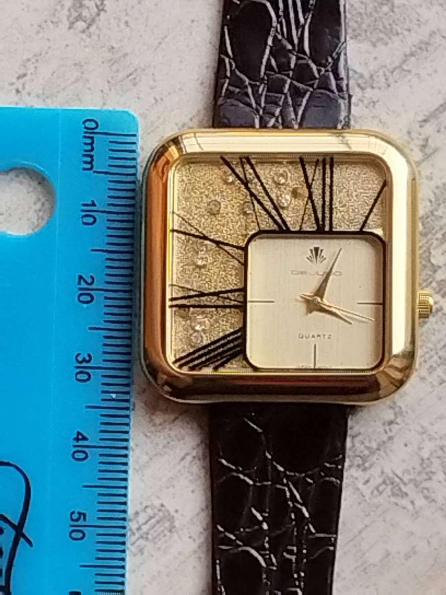 LADIES DEJUNO GOLD 35MM WATCH IN EXCELLENT WORKING CONDITION