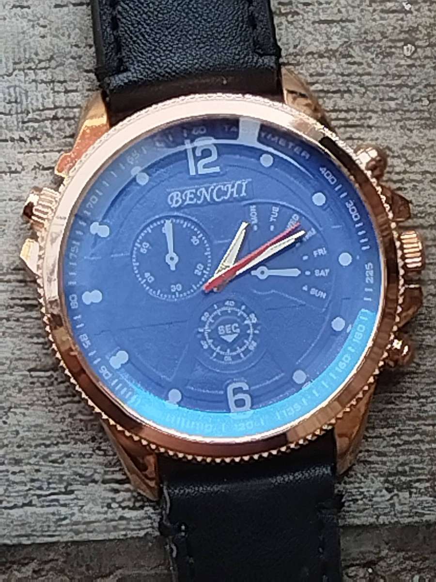 MENS FASHION BULKY 50MM BENCHI WATCH IN EXCELLENT WORKING CONDITION