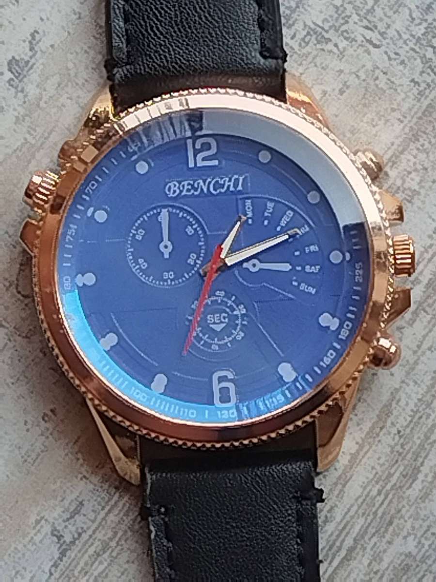 MENS FASHION BULKY 50MM BENCHI WATCH IN EXCELLENT WORKING CONDITION