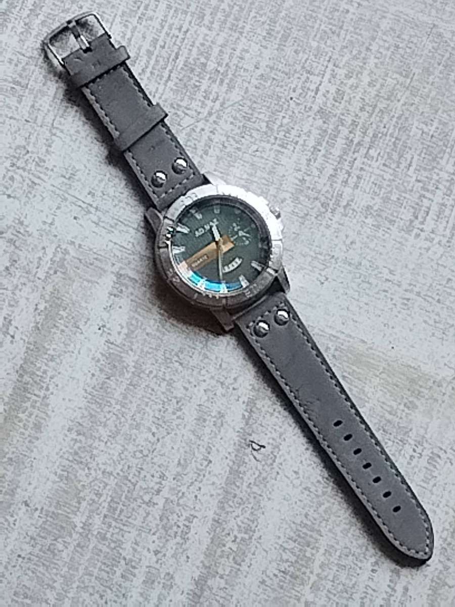 MENS FASHION AD NAZ WATCH WITH DATE FUNCTION IN EXCELLENT WORKING CONDITION