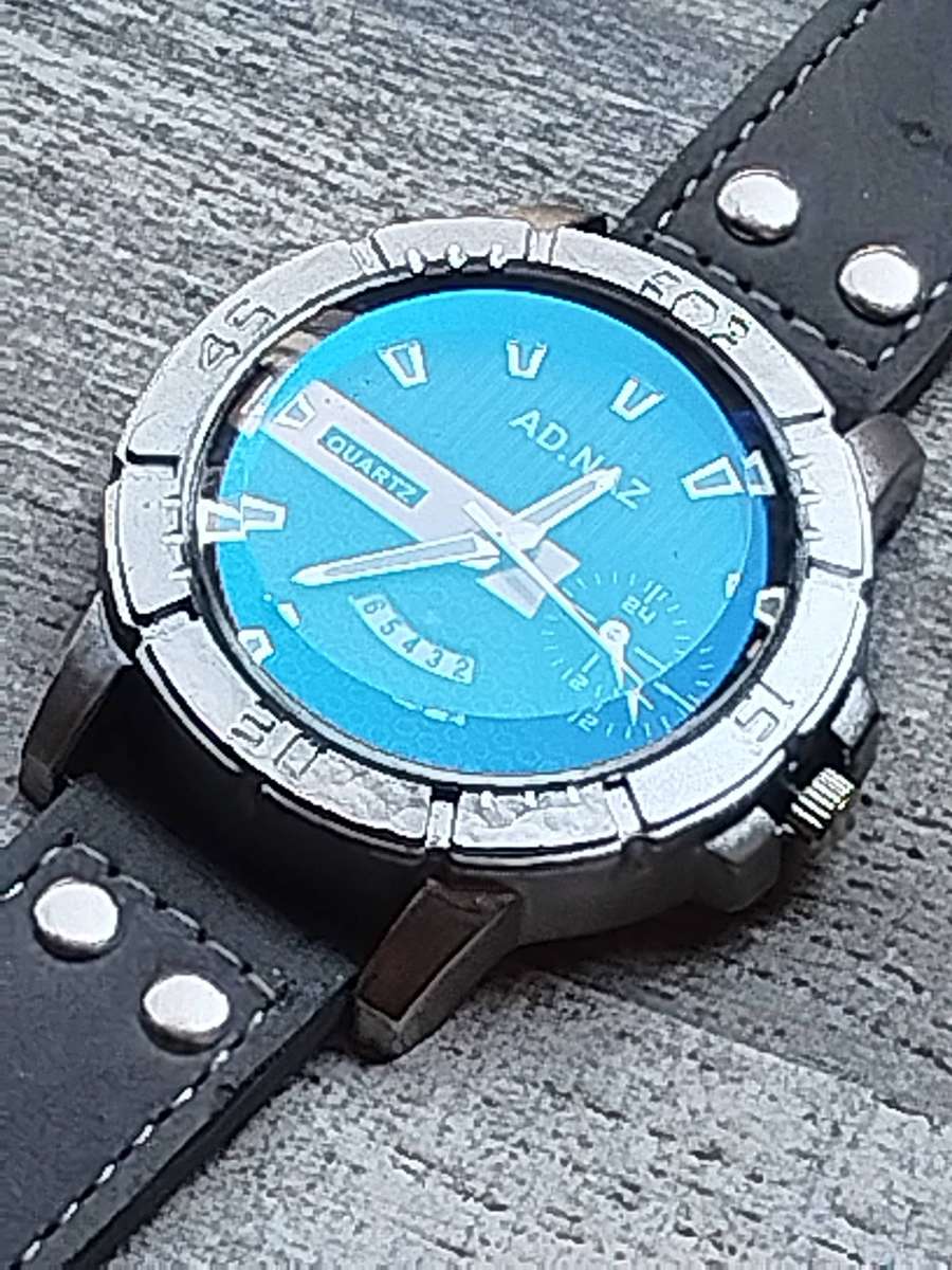 MENS FASHION AD NAZ WATCH WITH DATE FUNCTION IN EXCELLENT WORKING CONDITION