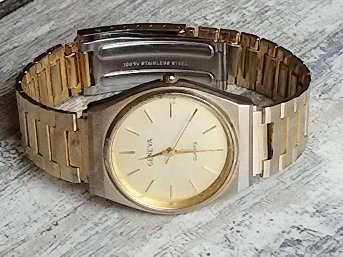 MENS VINTAGE GENEVA WATCH IN EXCELLENT WORKING CONDITION