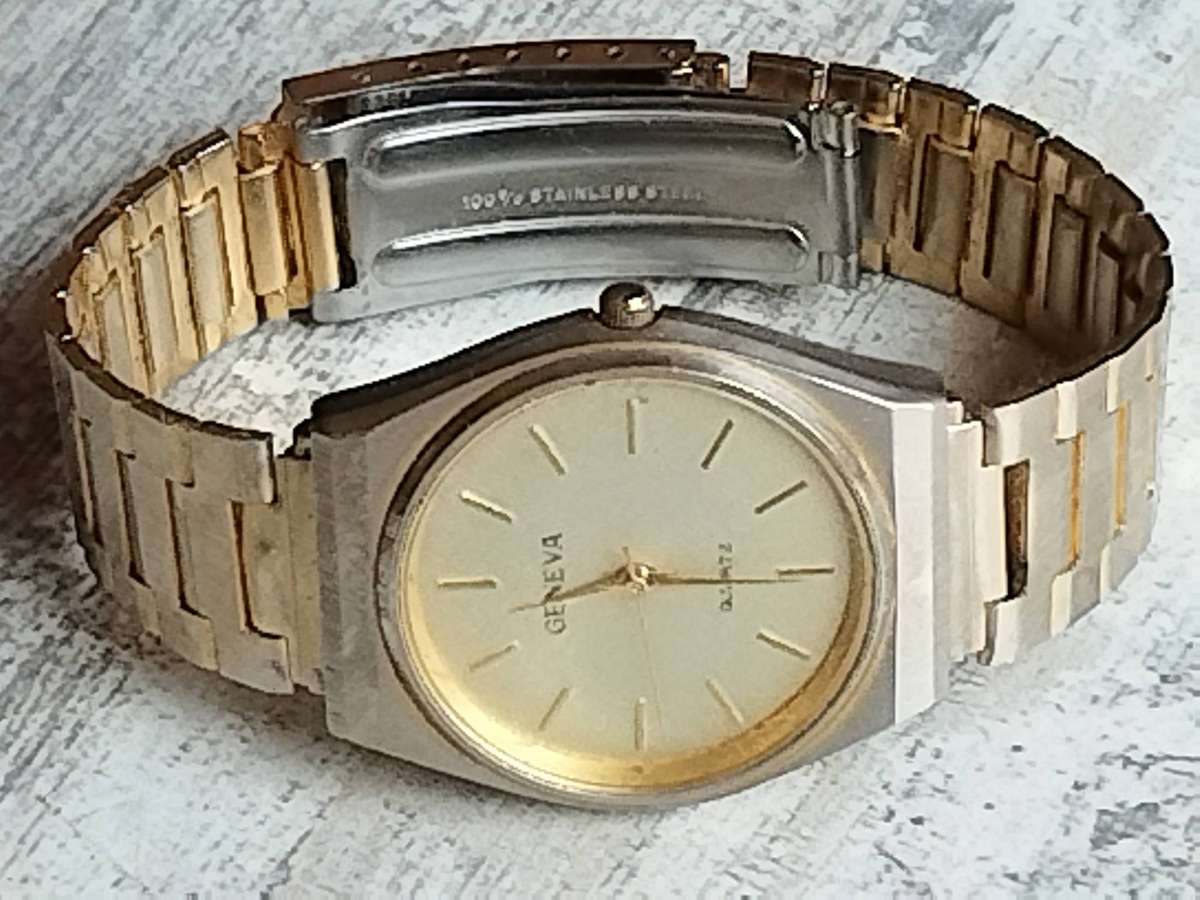 MENS VINTAGE GENEVA WATCH IN EXCELLENT WORKING CONDITION