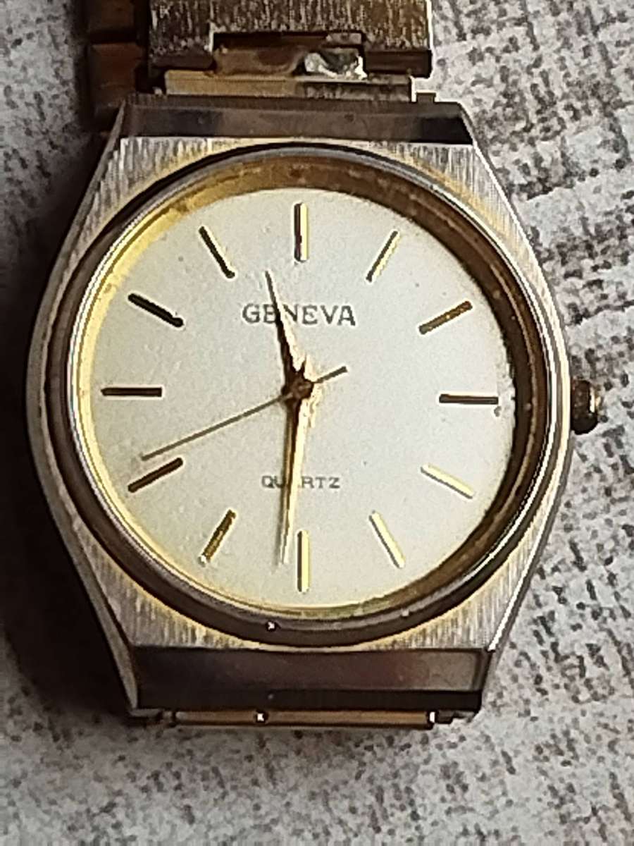 MENS VINTAGE GENEVA WATCH IN EXCELLENT WORKING CONDITION