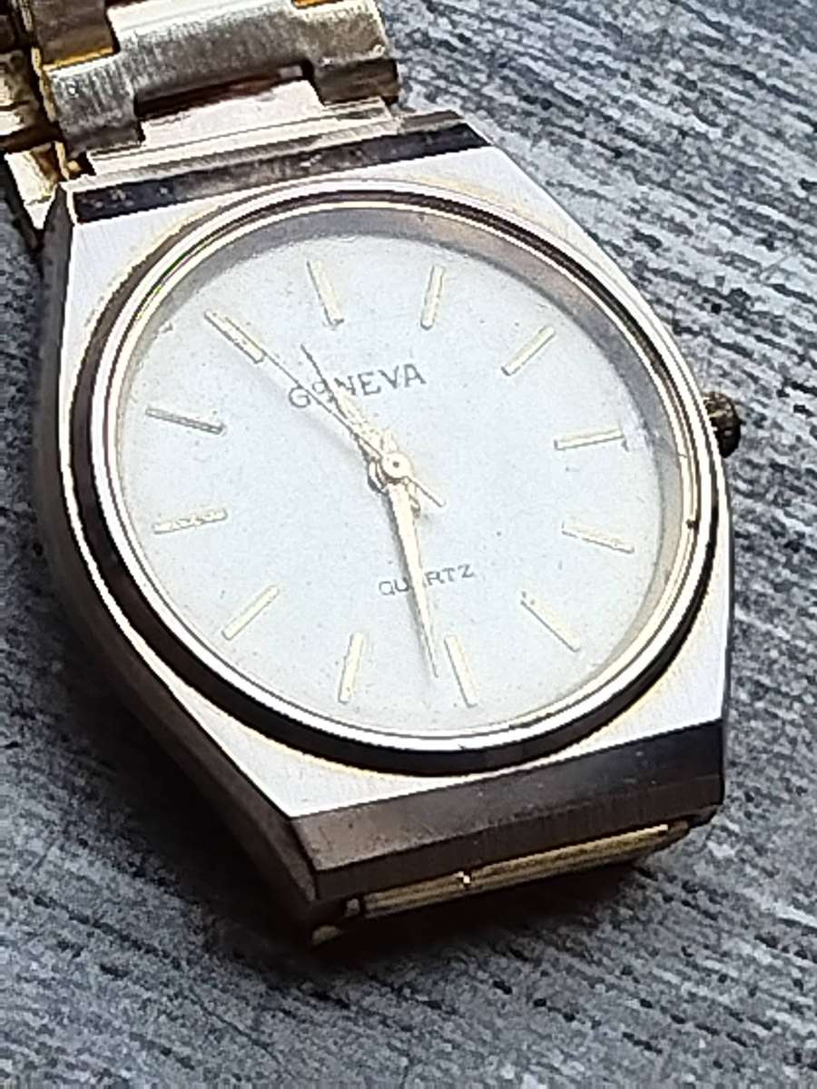 MENS VINTAGE GENEVA WATCH IN EXCELLENT WORKING CONDITION