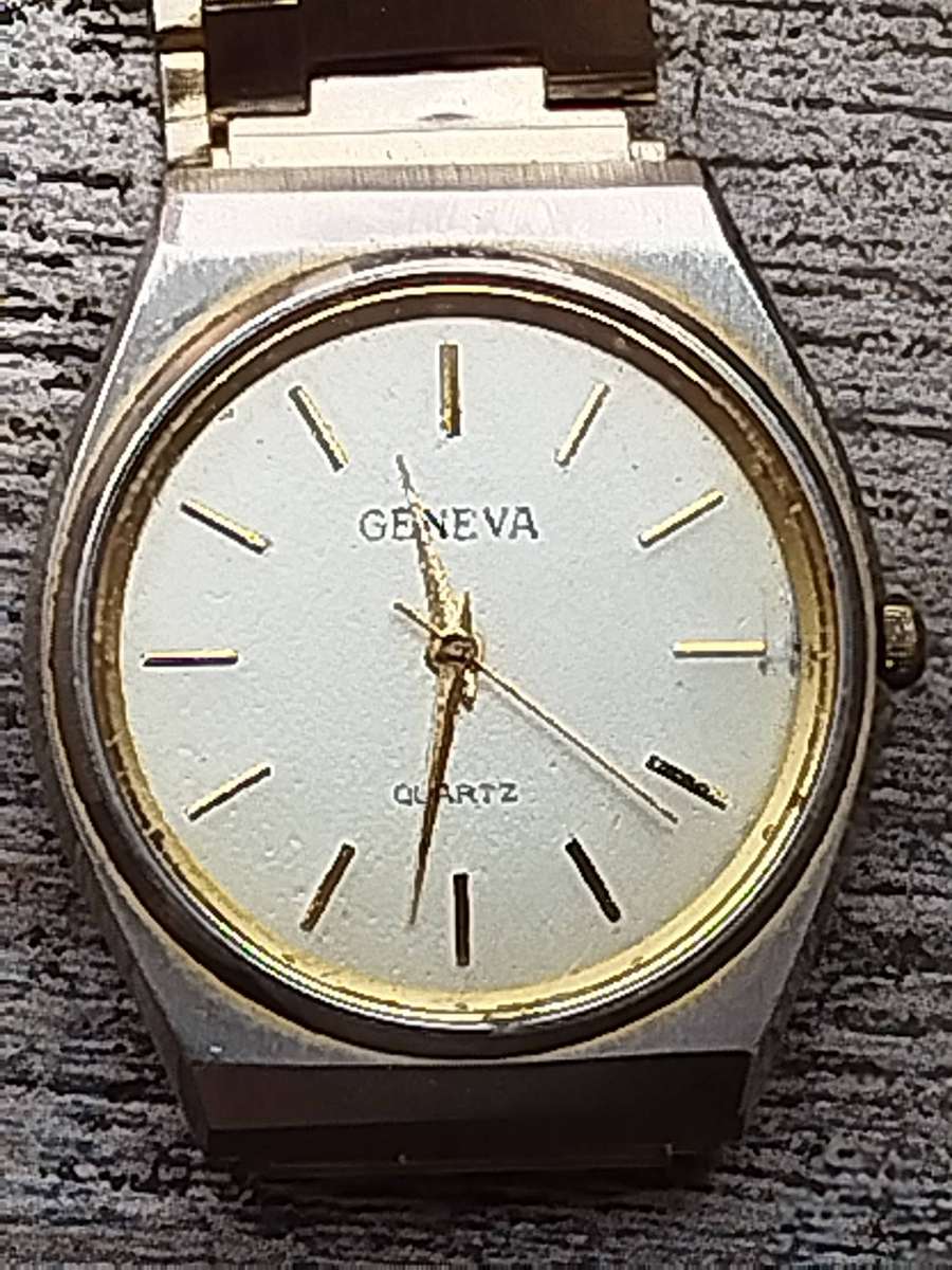 MENS VINTAGE GENEVA WATCH IN EXCELLENT WORKING CONDITION