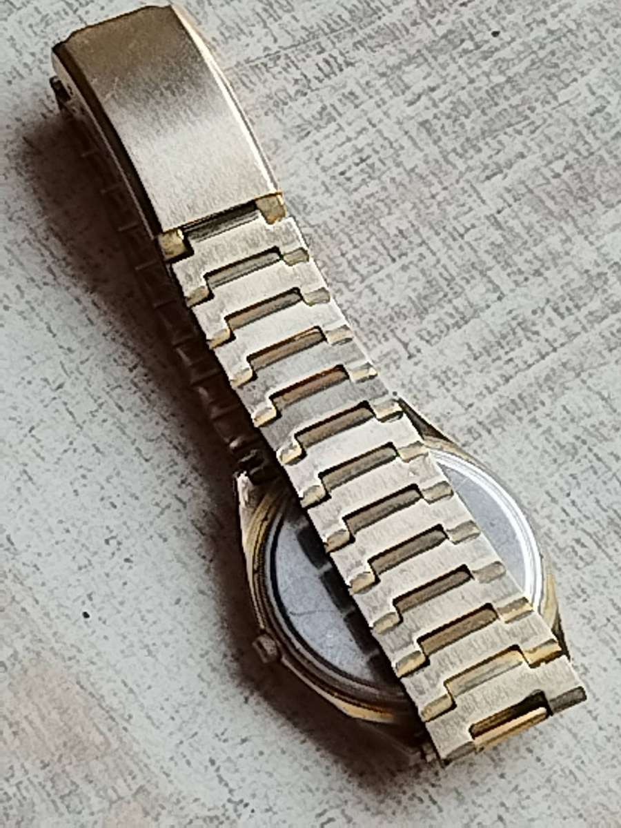 MENS VINTAGE GENEVA WATCH IN EXCELLENT WORKING CONDITION