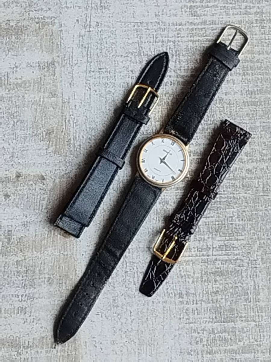 MENS VINTAGE SENATOR WATCH WITH 2 EXTRA FREE LEATHER STRAPS IN EXCELLENT WORKING CONDITION