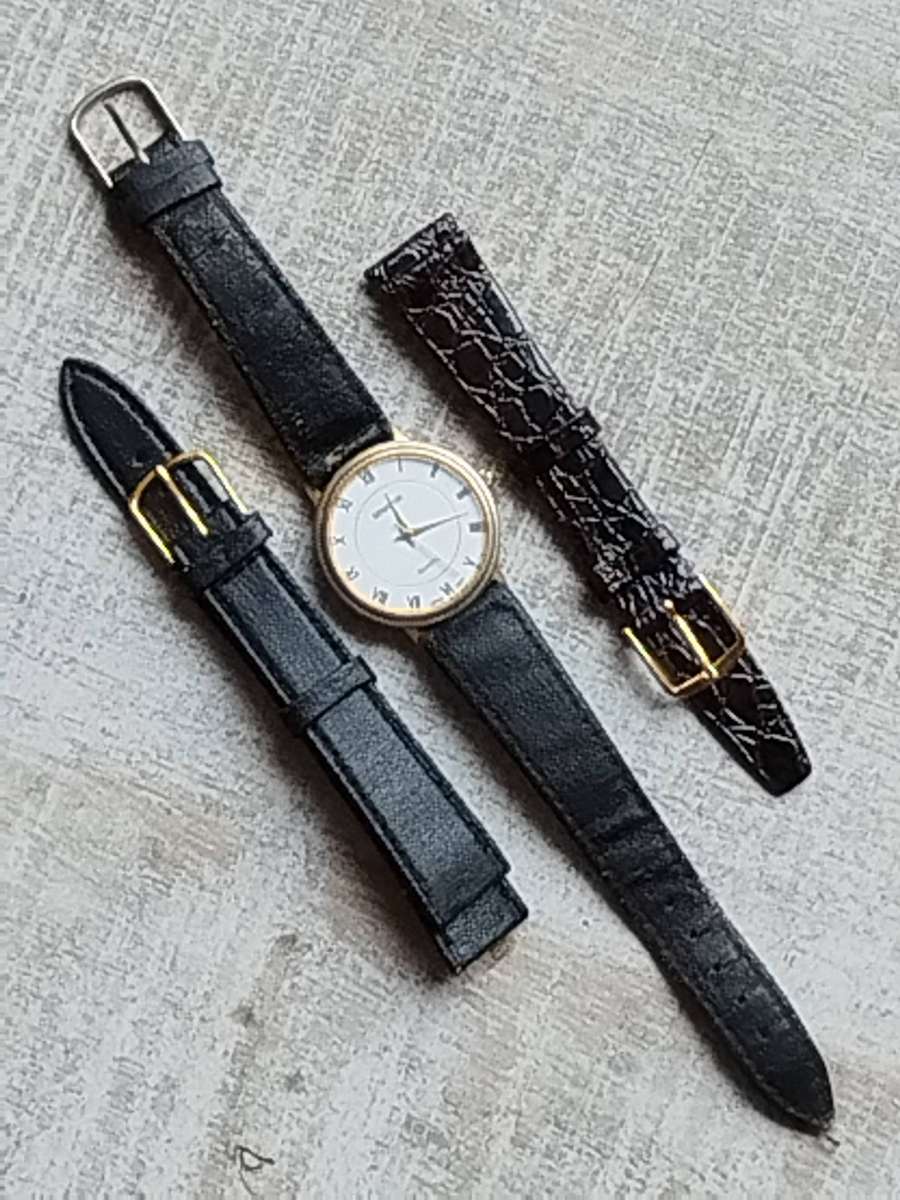 MENS VINTAGE SENATOR WATCH WITH 2 EXTRA FREE LEATHER STRAPS IN EXCELLENT WORKING CONDITION