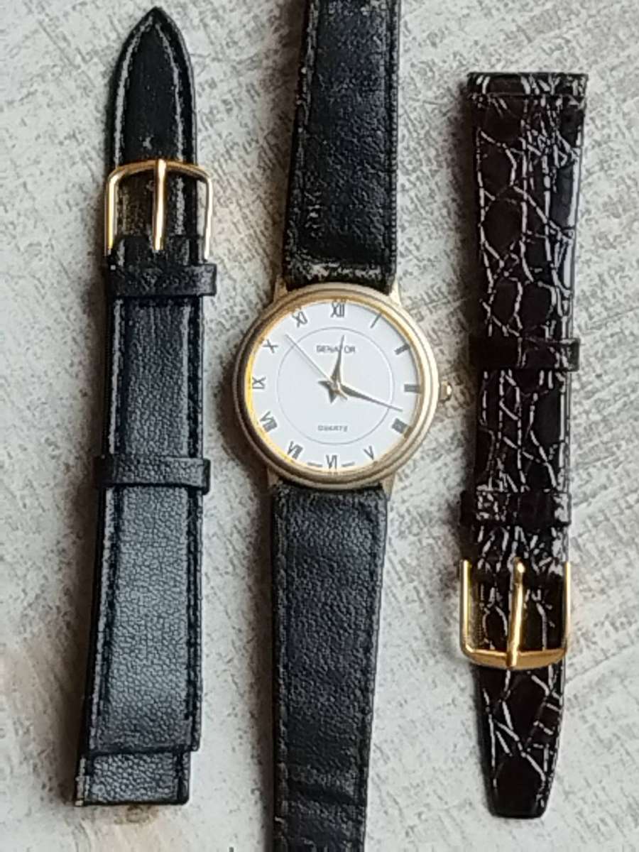MENS VINTAGE SENATOR WATCH WITH 2 EXTRA FREE LEATHER STRAPS IN EXCELLENT WORKING CONDITION