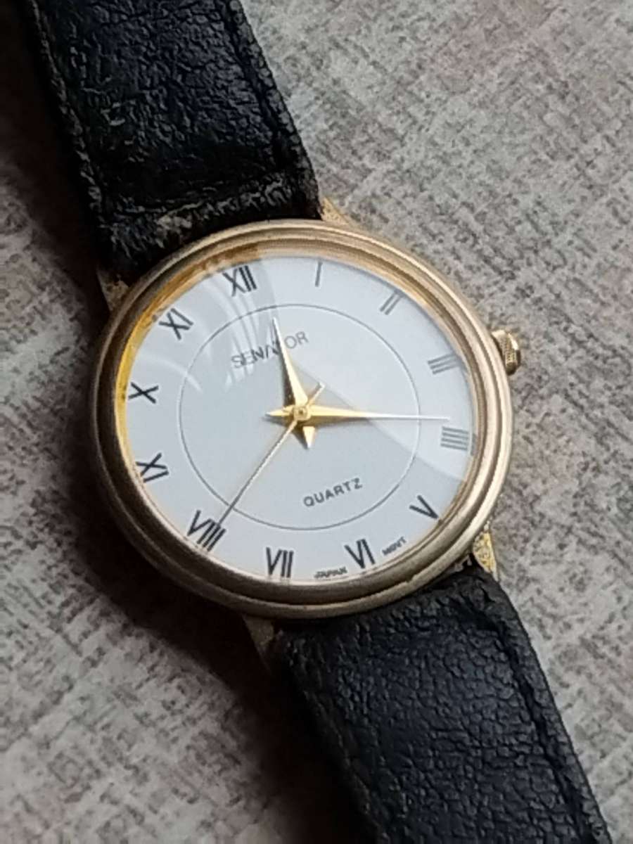 MENS VINTAGE SENATOR WATCH WITH 2 EXTRA FREE LEATHER STRAPS IN EXCELLENT WORKING CONDITION