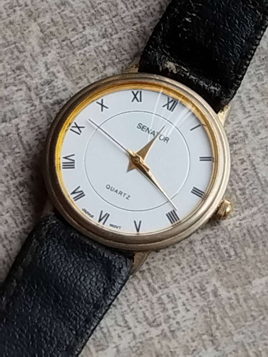 MENS VINTAGE SENATOR WATCH WITH 2 EXTRA FREE LEATHER STRAPS IN EXCELLENT WORKING CONDITION