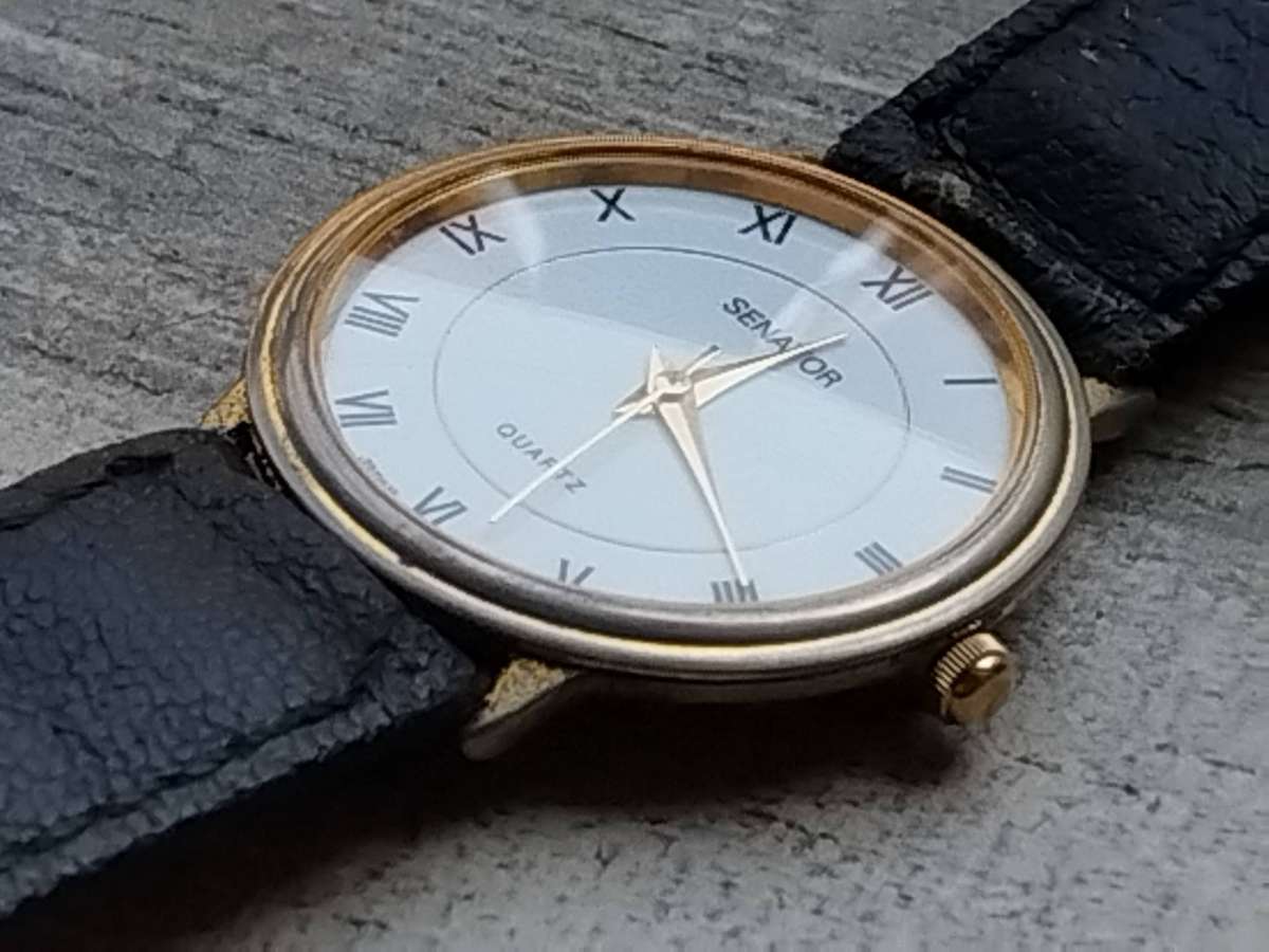 MENS VINTAGE SENATOR WATCH WITH 2 EXTRA FREE LEATHER STRAPS IN EXCELLENT WORKING CONDITION