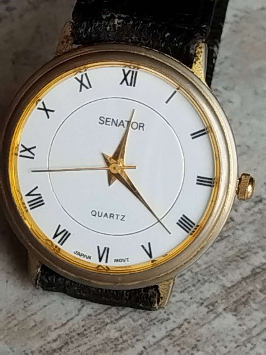 MENS VINTAGE SENATOR WATCH WITH 2 EXTRA FREE LEATHER STRAPS IN EXCELLENT WORKING CONDITION