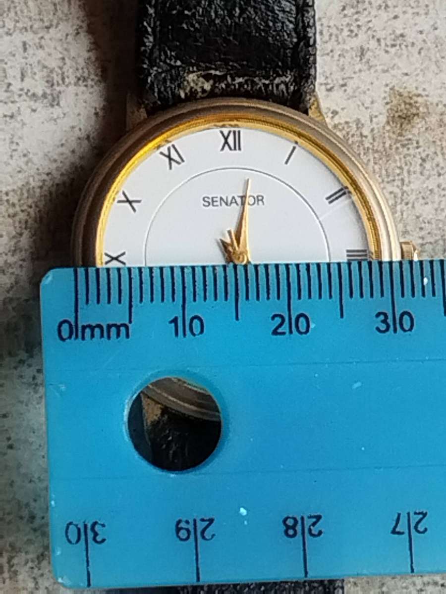 MENS VINTAGE SENATOR WATCH WITH 2 EXTRA FREE LEATHER STRAPS IN EXCELLENT WORKING CONDITION