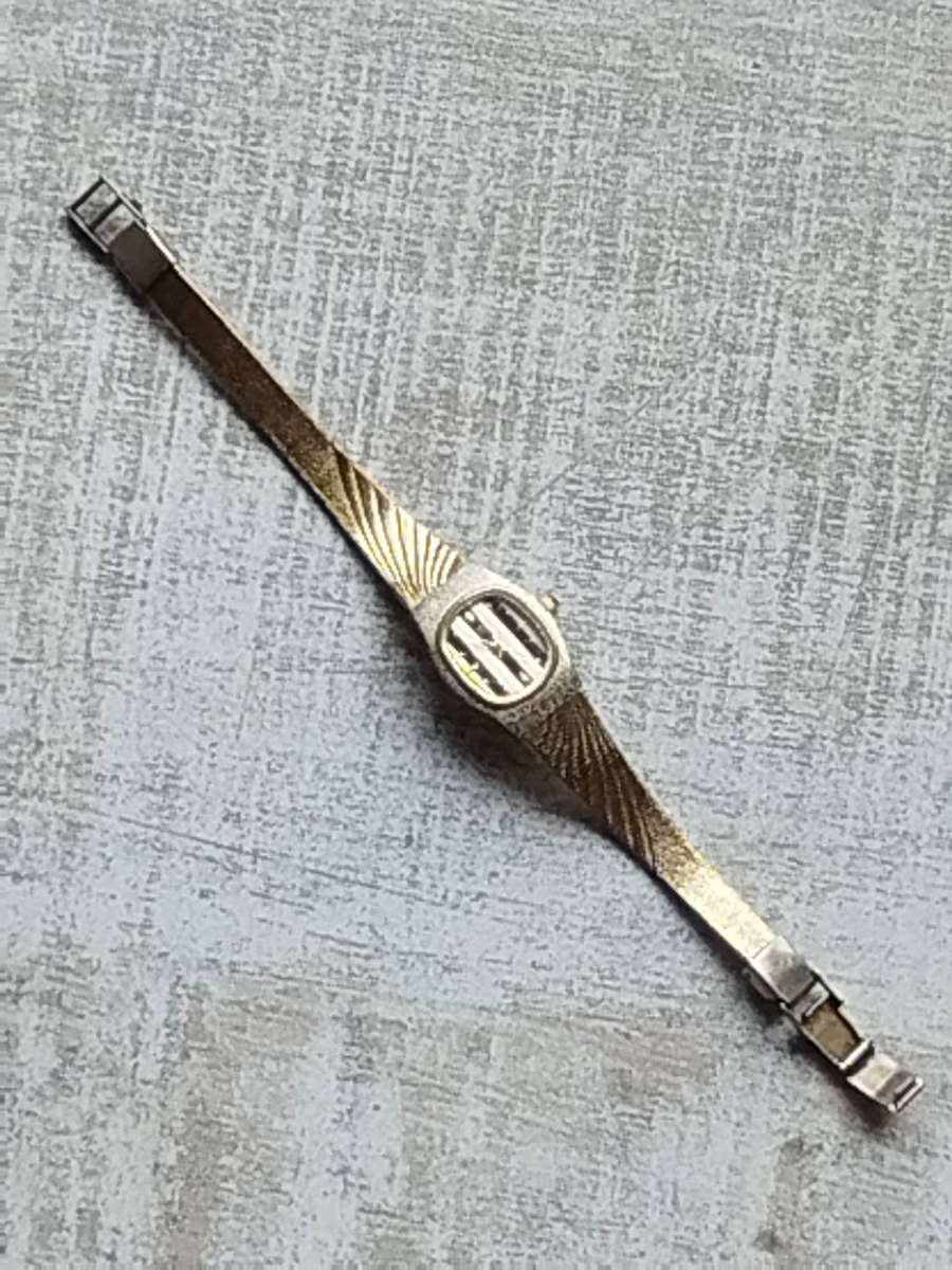 LADIES GOLD PLATED TEMPO WATCH IN EXCELLENT WORKING CONDITION