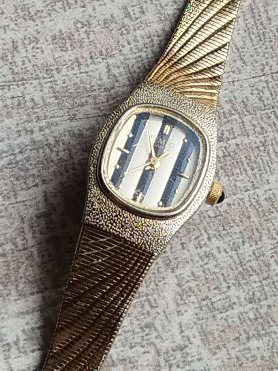 LADIES GOLD PLATED TEMPO WATCH IN EXCELLENT WORKING CONDITION