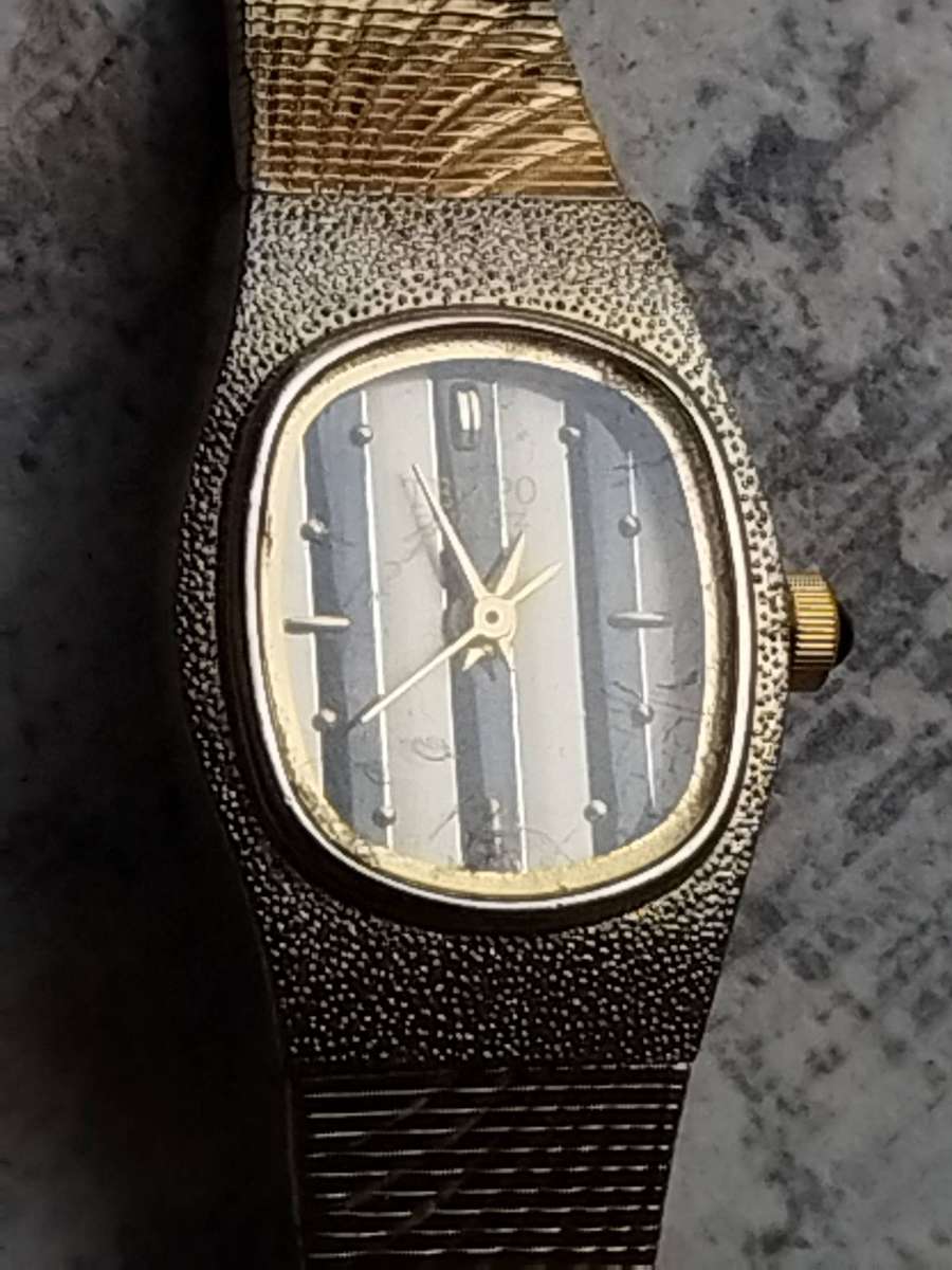 LADIES GOLD PLATED TEMPO WATCH IN EXCELLENT WORKING CONDITION