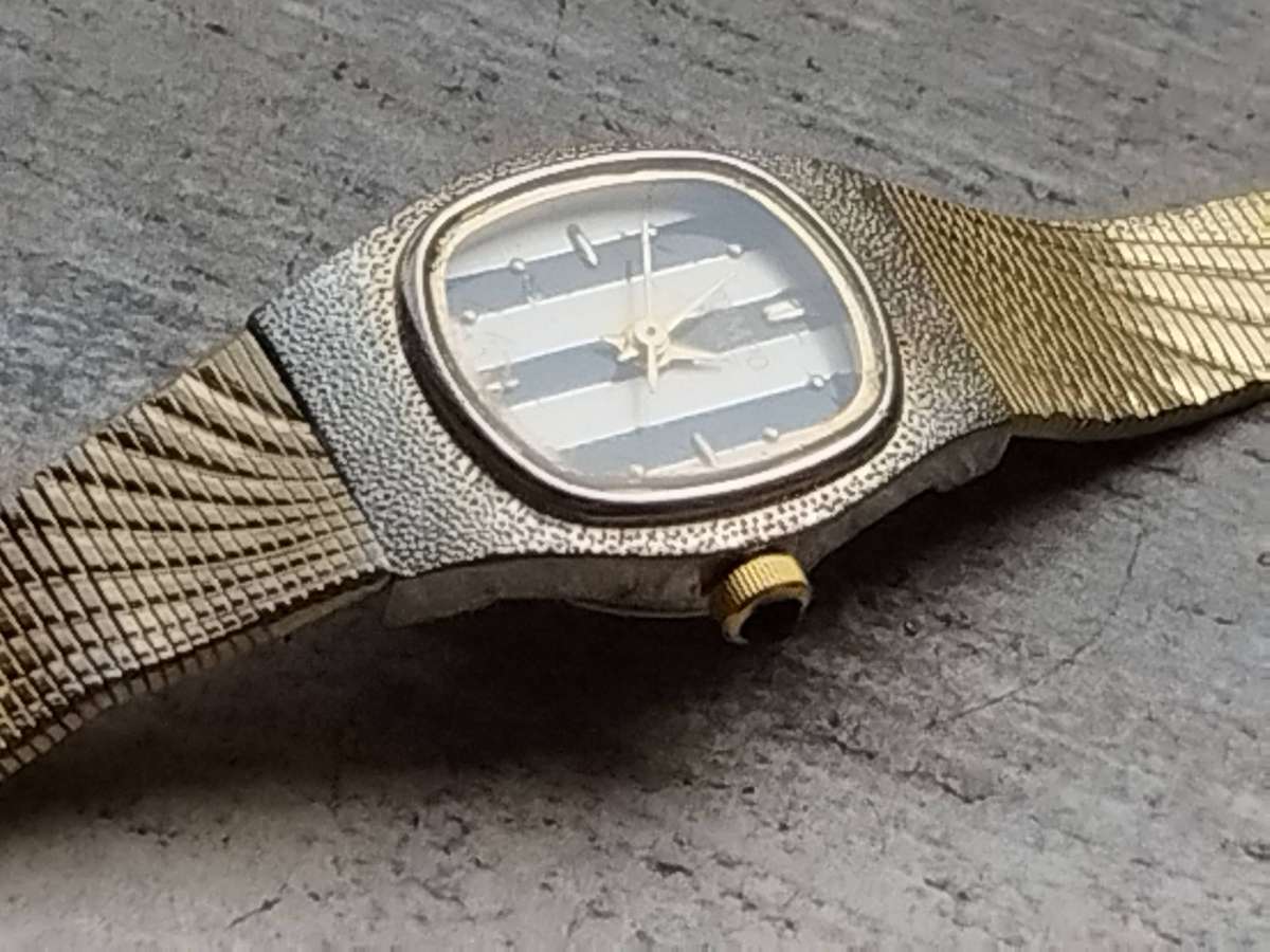 LADIES GOLD PLATED TEMPO WATCH IN EXCELLENT WORKING CONDITION