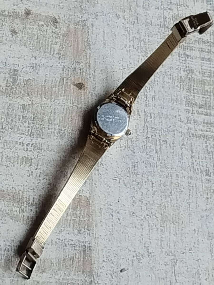 LADIES GOLD PLATED TEMPO WATCH IN EXCELLENT WORKING CONDITION