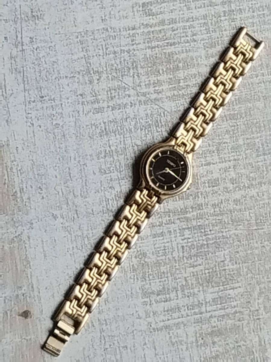 LADIES GOLD TEMPO WATCH IN EXCELLENT WORKING CONDITION