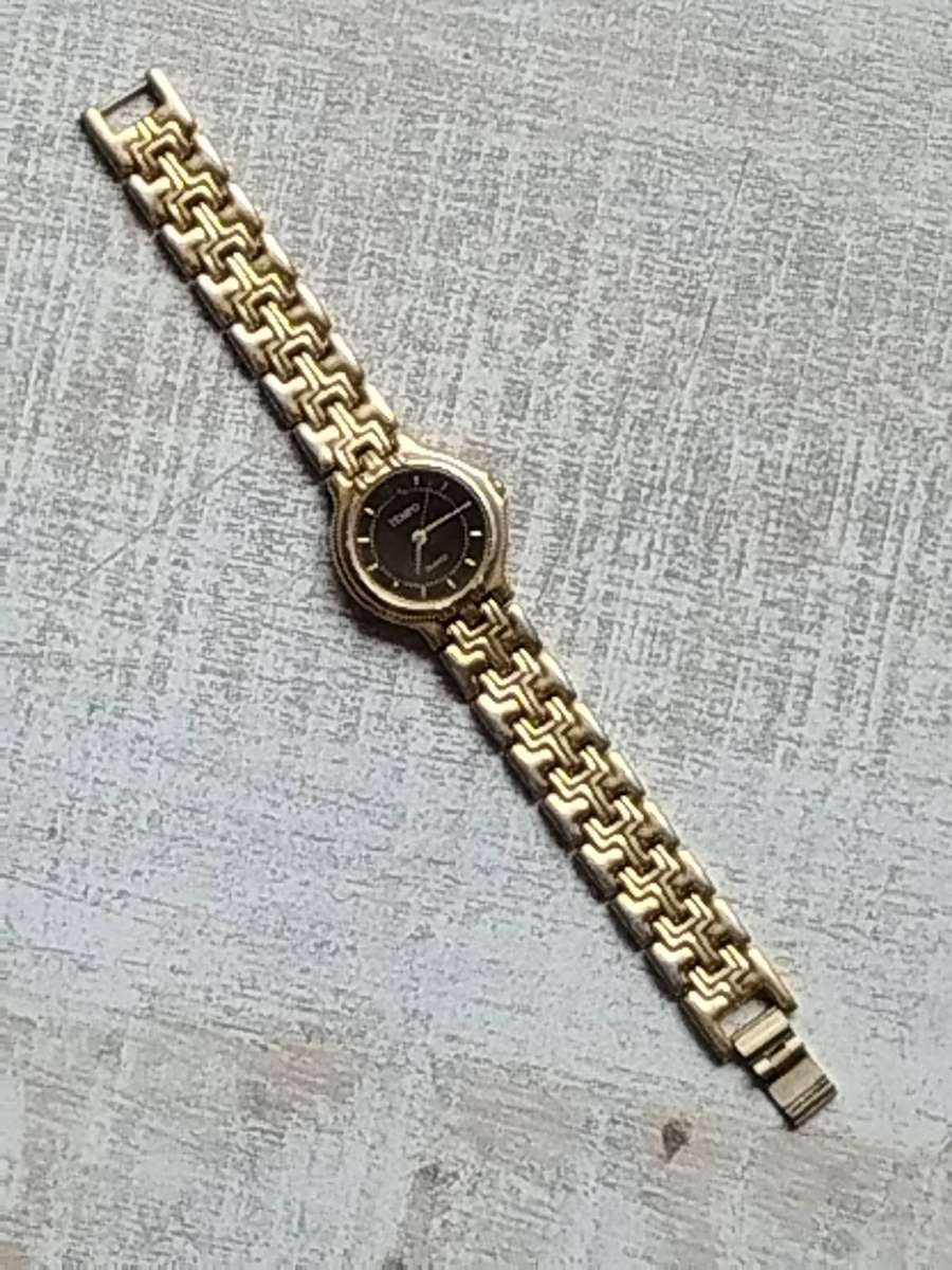 LADIES GOLD TEMPO WATCH IN EXCELLENT WORKING CONDITION