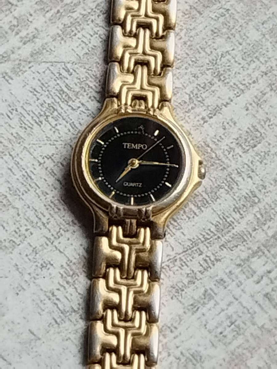 LADIES GOLD TEMPO WATCH IN EXCELLENT WORKING CONDITION