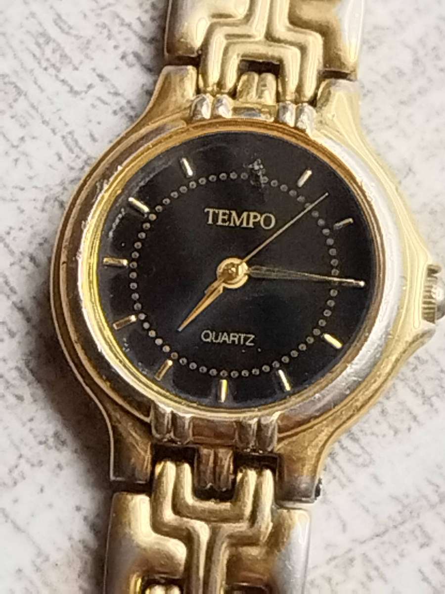 LADIES GOLD TEMPO WATCH IN EXCELLENT WORKING CONDITION