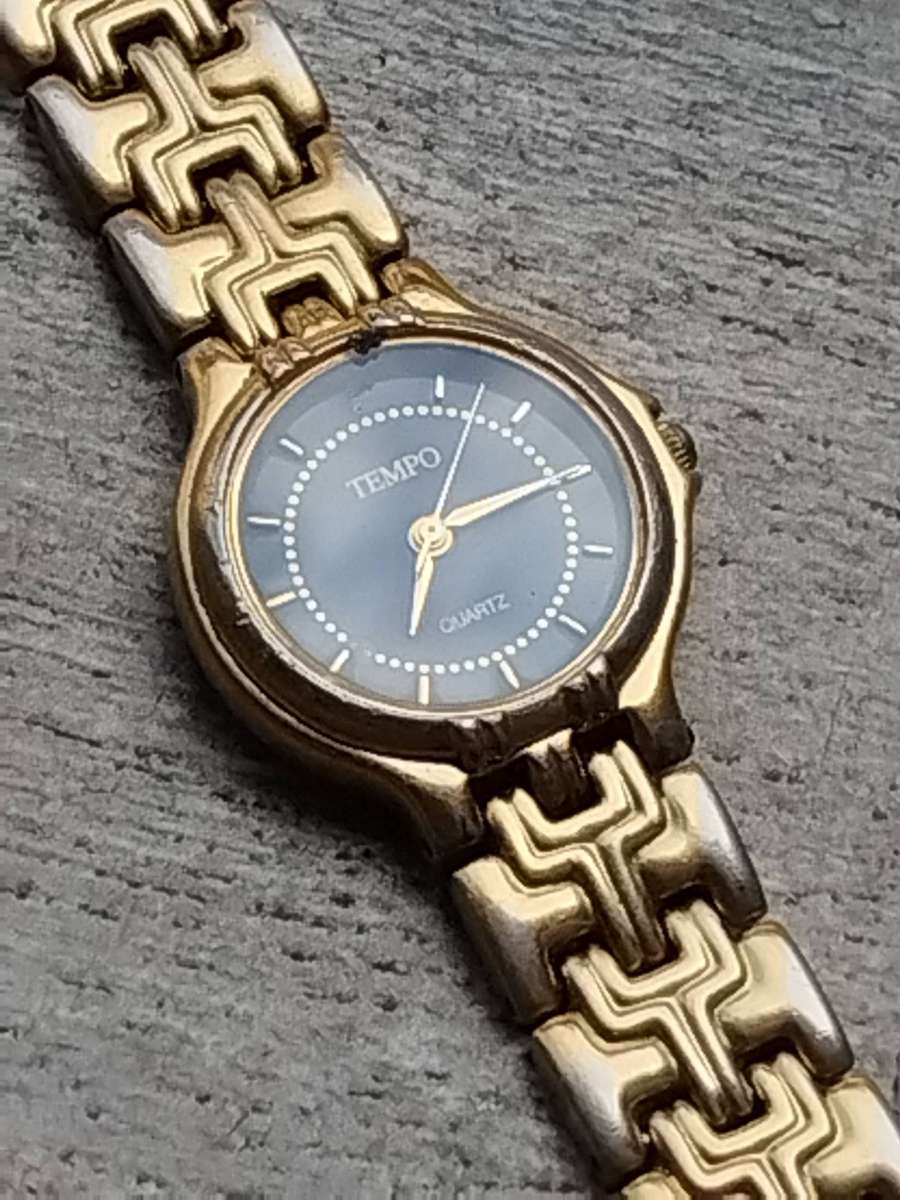 LADIES GOLD TEMPO WATCH IN EXCELLENT WORKING CONDITION