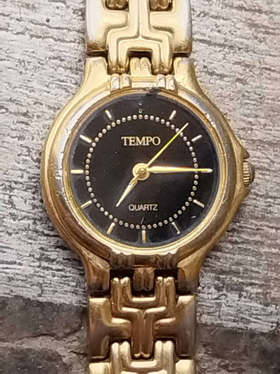 LADIES GOLD TEMPO WATCH IN EXCELLENT WORKING CONDITION