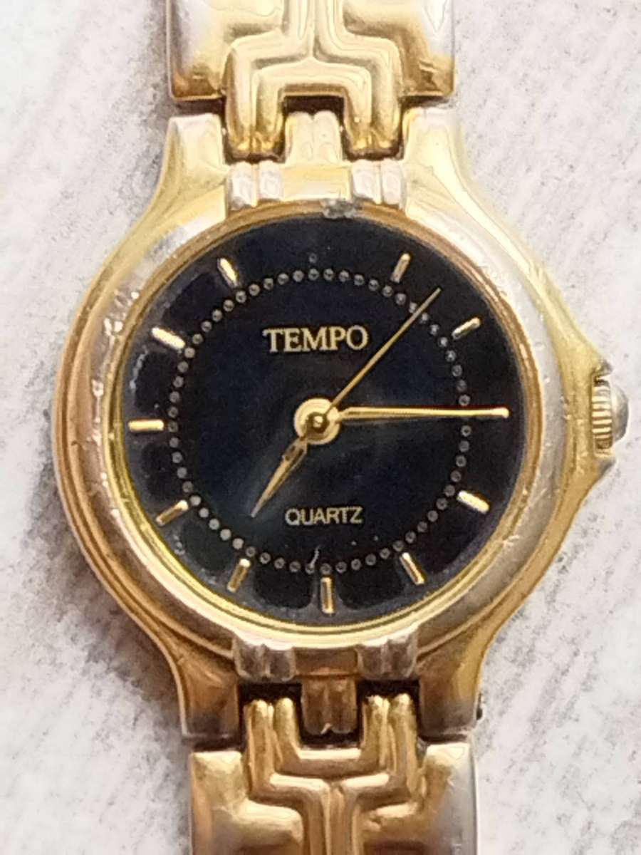 LADIES GOLD TEMPO WATCH IN EXCELLENT WORKING CONDITION