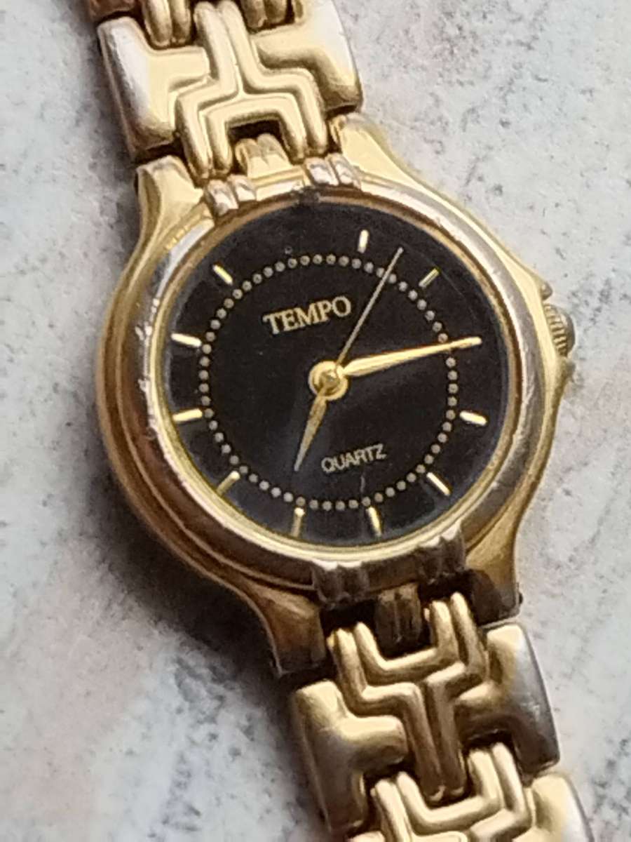 LADIES GOLD TEMPO WATCH IN EXCELLENT WORKING CONDITION