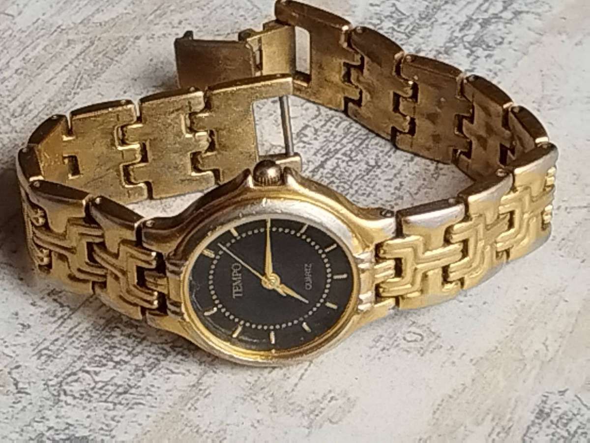 LADIES GOLD TEMPO WATCH IN EXCELLENT WORKING CONDITION