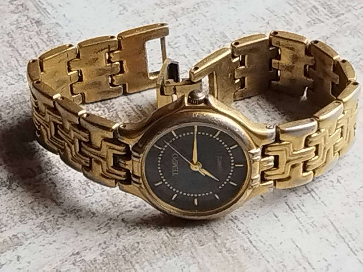 LADIES GOLD TEMPO WATCH IN EXCELLENT WORKING CONDITION